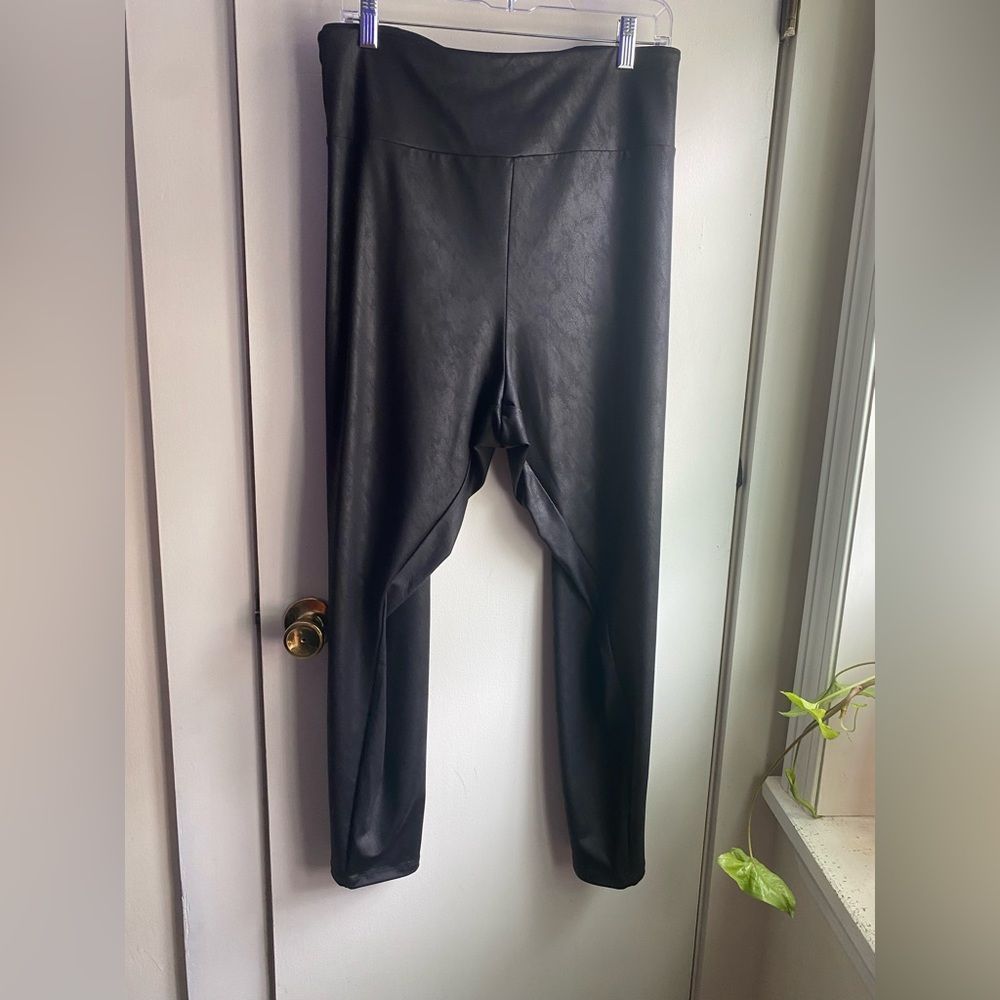 Ava & VIV 4X “leather” distressed pattern leggings - Picture 1 of 3